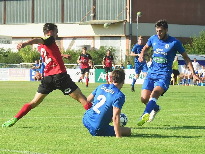 Králův Dvůr (v modrém) podlehl doma v MOL Cupu Táborsku 1:2. 