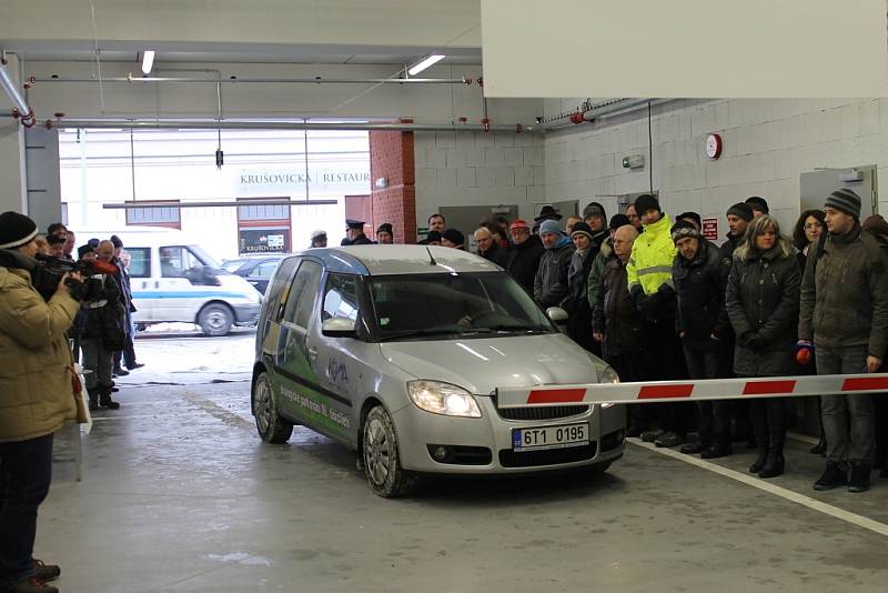 Zahájení provozu parkovacího domu ve Slaném, 22. ledna 2013