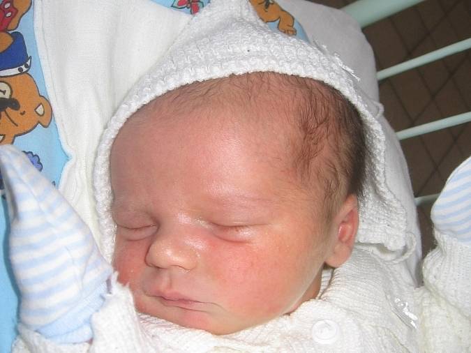 Jakub Palla, Hrdlív, 31. 3. 2009, váha 3,47 kg, míra 50 cm, rodiče Eva Černá a Dušan Palla (porodnice Kladno)