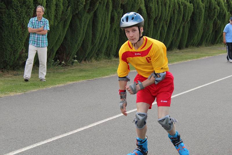 Na stochovském in-line okruhu změřilo síly pět chlapeckých a pět dívčích týmů.