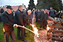 Pietní akt a Masarykova vatra v Lánech se konaly v sobotu.