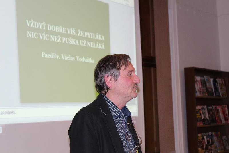 Václav Vodvářka přednášel o pytlácích v kladenské vědecké knihovně.