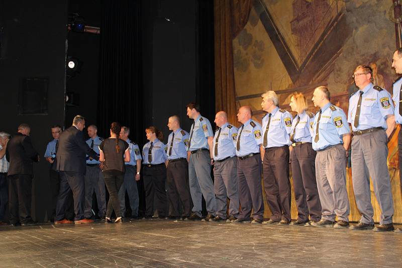 Pamětní listy a medaile převzalo u příležitosti 25. výročí založení Městské policie Kladno celkem třicet strážníků. Jednalo se o ty, kteří jsou ve službě déle než patnáct let, sedm z nich dokonce odsloužilo celých pětadvacet let.