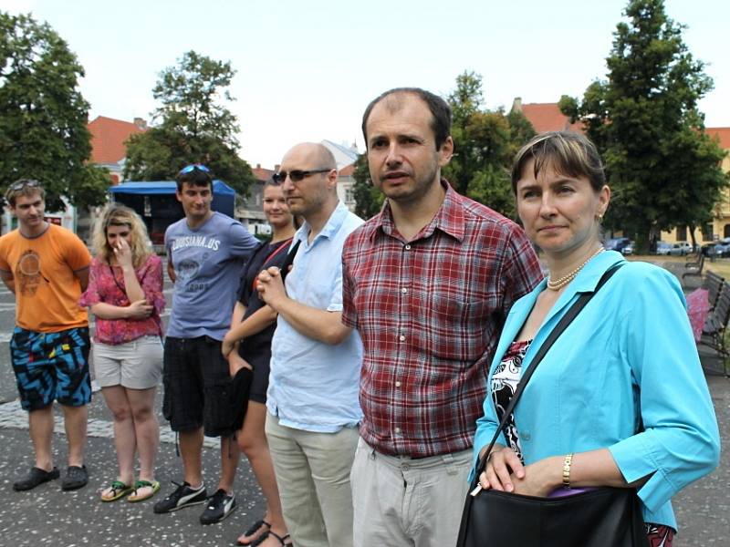 Protestní akce ve Slaném - Udej bližního svého. Miloslav Nič druhý zprava.