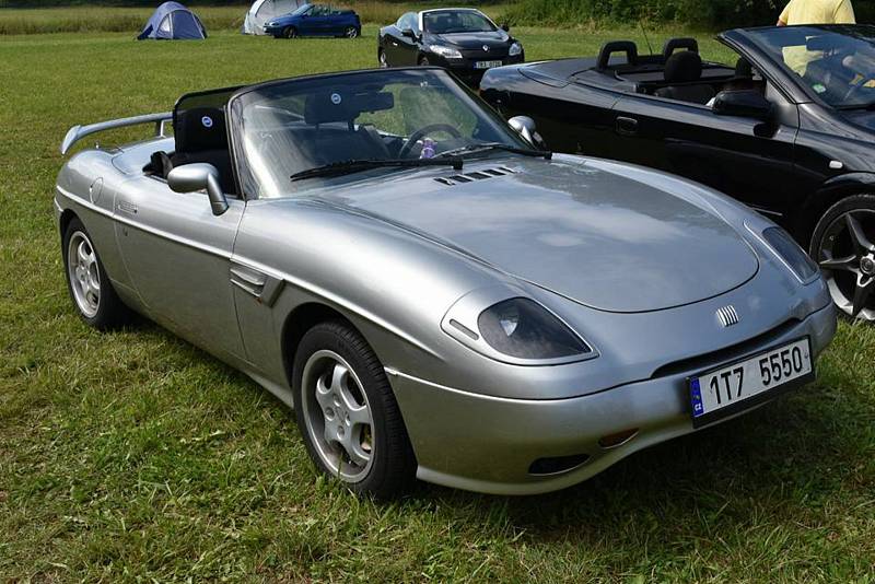 Třináctý ročník srazu Cabrio clubu nabídl nejen fanouškům automobilů skvělou podívanou.