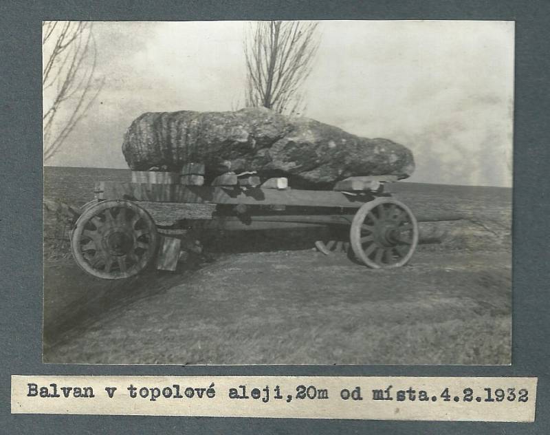 Transport menhiru Sokoly v roce 1932