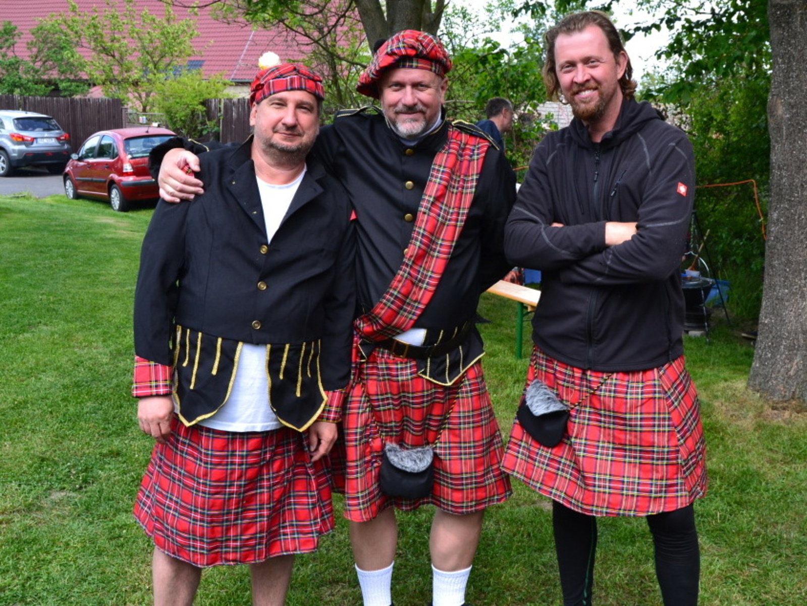 PODÍVEJTE SE: Vašírovští se na slavnosti oblékli do skotských kiltů -  Rakovnický deník
