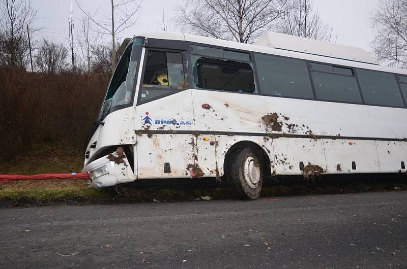 Nehoda autobusu u Lotuše.