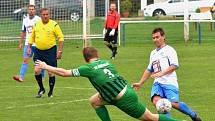 Brandýsek (v bílém) nedal šanci Kročehlavům a vyhrál 3:0.