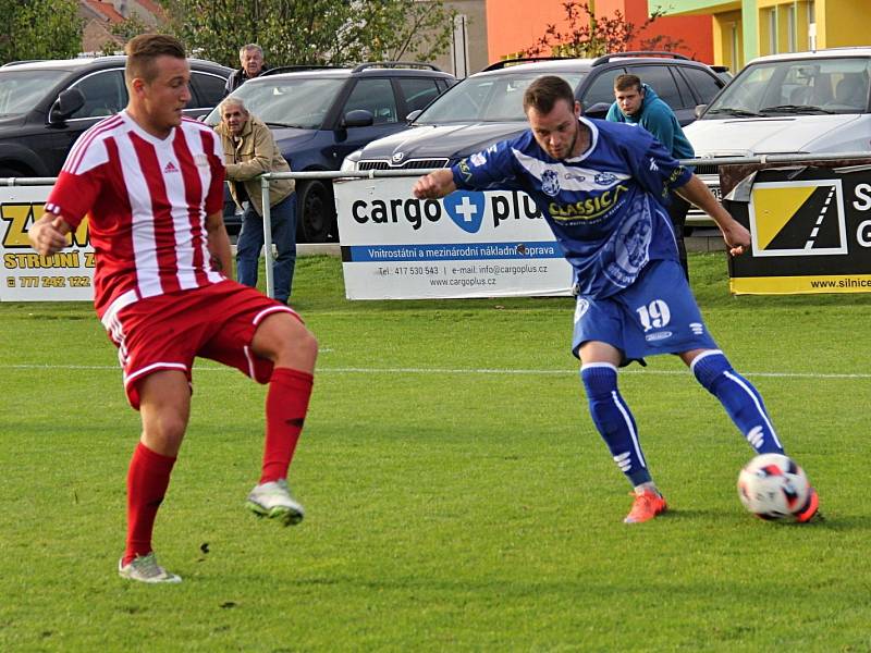 Brozany (v červenobílém) porazily doma Kladno 3:0. 