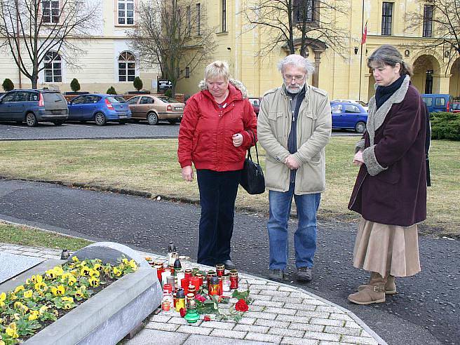 Uctění památky Václava Havla ve Slaném - minuta ticha