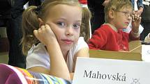 První školní den prvňáčků ve škole v ulici Zd. Petříka v Kladně v září 2008.