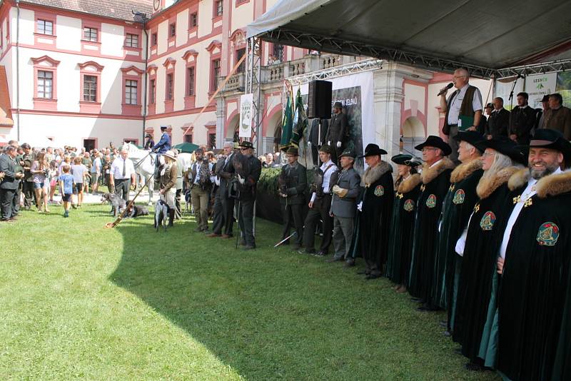 Myslivci z Unhoště na Národních mysliveckých slavnostech v zámku Ohrada.