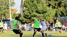 Velvary (v zeleném) prohrály v MOL Cupu s Hradcem Králové 0:1. 