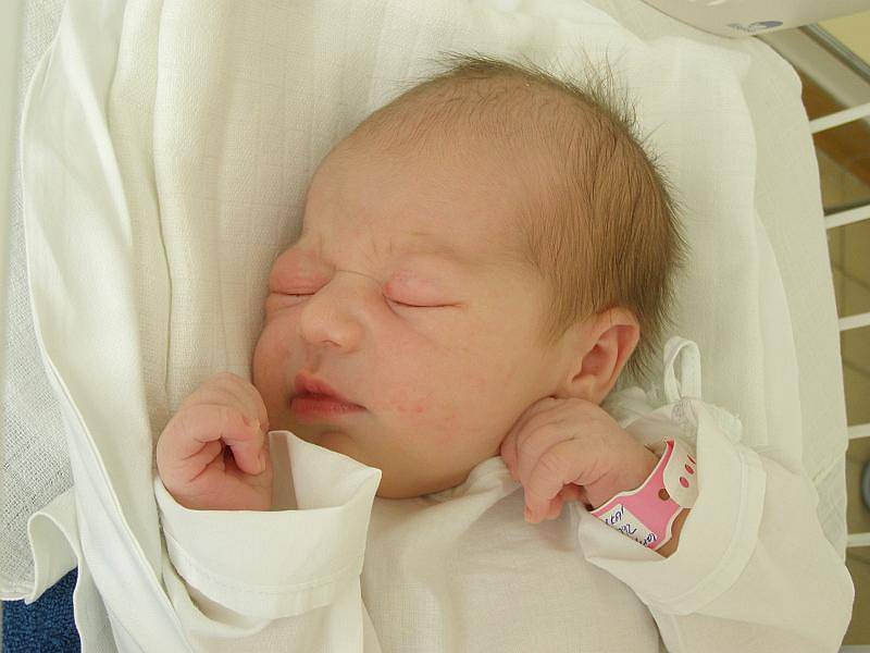 Adéla Hrabovská, Libušín, 22.4.2010, váha 3,26kg, míra 50 cm, rodiče jsou Petra Krumlová a Jaroslav Hrabovský (porodnice Kladno) 