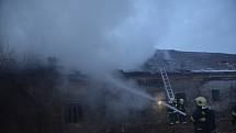 Požár starého statku v Hřebči likvidován ve druhém poplachovém stupni.