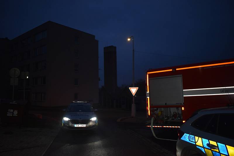 Noční požár bytu v panelovém domě v Žižkově ulici ve Slaném.