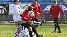 Kladno přenechalo důležité body Měcholupům // SK Kladno -SK Horní Měcholupy 1:3 (0:2) , utkání 14.k. CFL. ligy 2012/13, hráno 10.11.2012