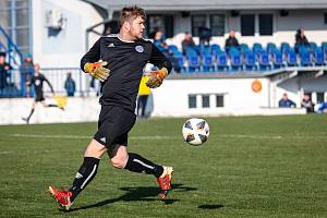 Divizní derby: Kladno (v bílém) porazilo Slaný vysoko 8:0. Brankář Martin Vokoun. Foto: Roman Mareš