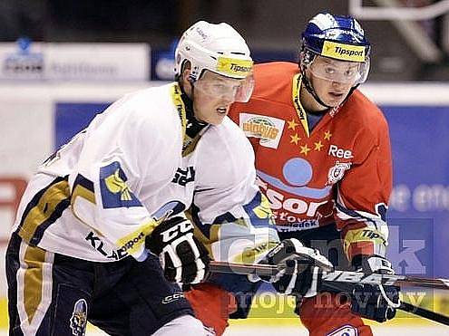 Pardubice - Kladno - 6.2.2012, brání Michal Lukáč