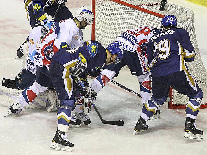 Rytíři Kladno - HC Pardubice, 49. kolo ELH 2011-12, hráné 17.2.12. Michal Lukáč 3 : 2