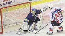 Rytíři Kladno - HC Pardubice, 49. kolo ELH 2011-12, hráné 17.2.12. Rozhodující nájezd dal Jan Kolář