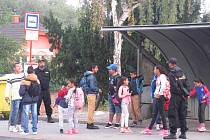 ASISTENTI PREVENCE KRIMINALITY hlídkují nejen u kladenských základních škol, ale i u přechodů pro chodce a autobusových zastávkách městské hromadné dopravy. 