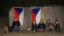 Akce Světla nad bunkry se zúčastnila řada dobrovolníků napříč republikou. Na Kladensku se lidé sešli u řopíků například ve Smečně a u Tuřan.
