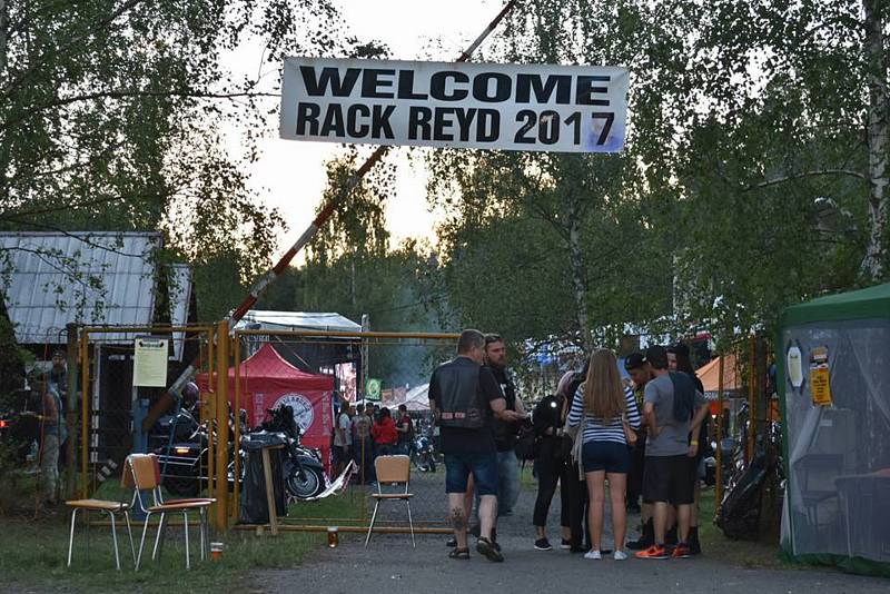 Stovky motorkářů si užily dvoudenní motorkářský festival v kempu v Žerotíně.