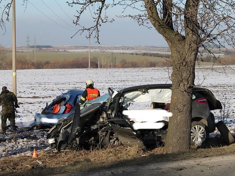 Tragická dopravní nehoda u Slaného si vyžádala čtyři mrtvé