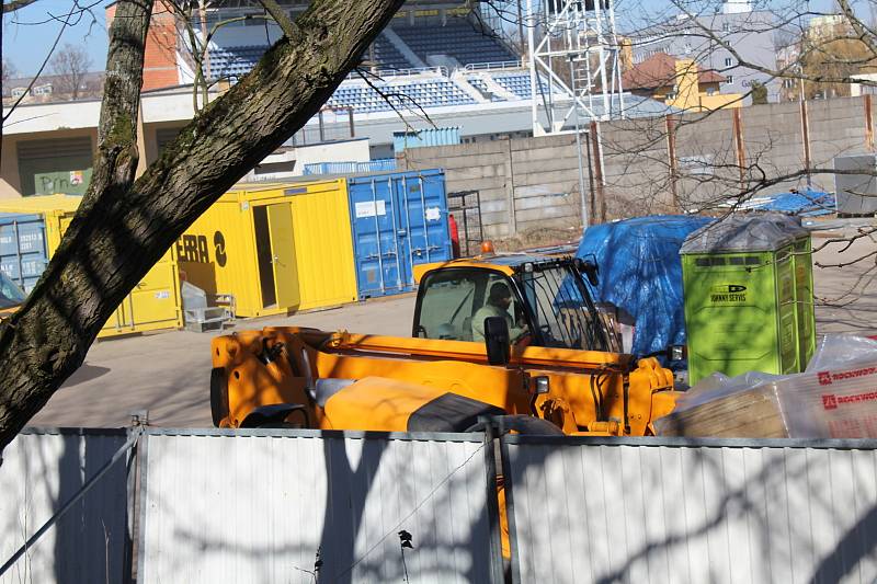 Rekonstrukce zimního stadionu pokročila (stav 13. března 2022).