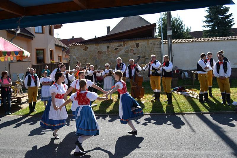 Slavnostní bohoslužby se účastnil kardinál Dominik Duka.