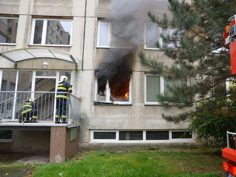 Požár bytu v ulici V Bažantnici v Kladně-Kročehlavech.