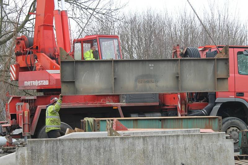 Zahájení opravy mostu přes Bakovský potok ve Velvarech, počátek února 2018