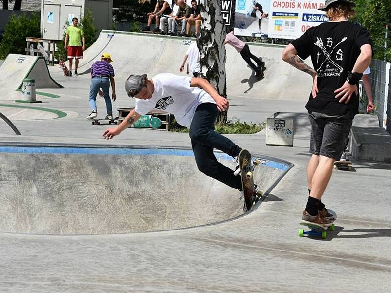 Po čtvrté závodili skateboardisté všech kategoriích ve skate parku Kladno při  Skate Punk Jam Vol 4. Foto: Jiří Skála