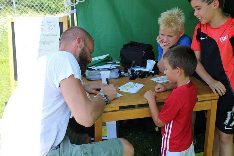 Akademie Kladno přivítala na kempu i brankáře Sparty Davida Bičíka a ex-mistra světa v atletice Jiřího Mužíka. 