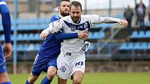 Derby v di vizi ovládlo Kladno (v bílém), doma porazilo Slaný 4:1.