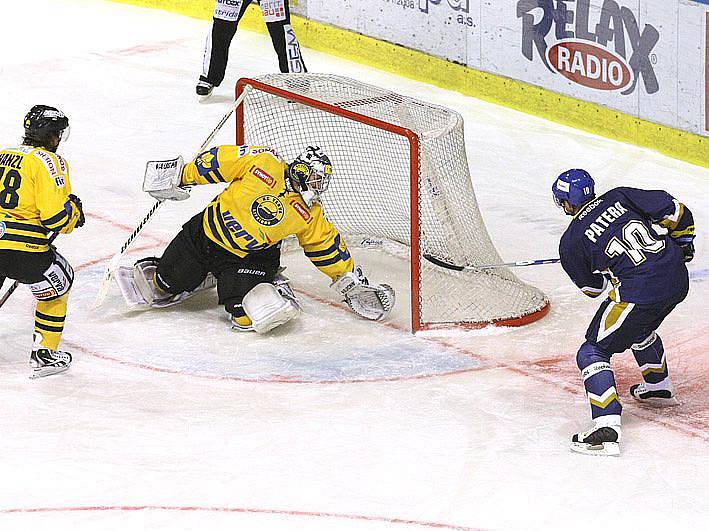 Rytíři Kladno - HC Litvínov 5 : 0, 35. kolo ELH 2011-12, hráné 29.12.11. Paterův gól