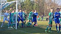 Velvary (v modrém) mají první jarní výhru, doma porazily Bohemians B 1:0.