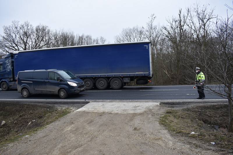 Policisté obestavěli hranice Kladenska, lidé nařízení vesměs dodržují.