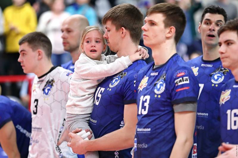 Finále Českého poháru volejbalistů v Kutné Hoře: Budějovice (v červeném) zdolaly Kladno 3:0.