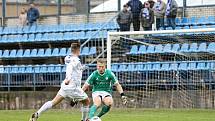 Derby v di vizi ovládlo Kladno (v bílém), doma porazilo Slaný 4:1.