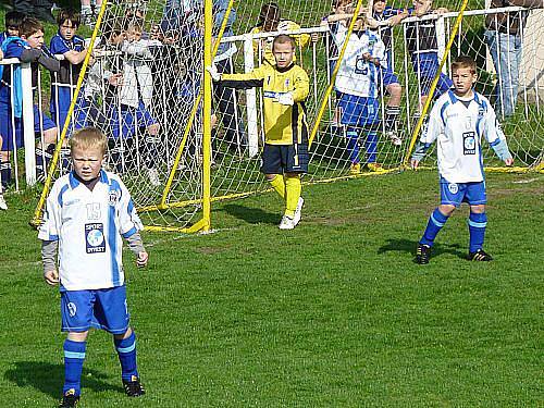 Turnaj přípravek na Spartě Kladno. Zleva kladenští Jan Zíka, brankář Václav Smrkovský, za brankou Jakub Jeřábek a vpravo Martin Kreisinger