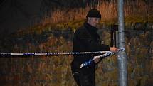 Rvačka na nože v Doksech. Policista postřelil jednoho ze dvou agresivních mužů.