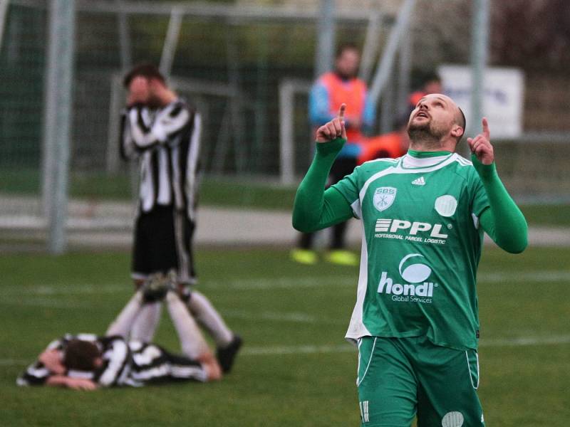 Jaromír Šilhán zvyšuje na 2:0, současně je to i poslední podzimní branka Sokola Hostouň // Sokol Hostouň - Mnichovohradišťský SK 2:0, Ondrášovka KP, 14. 11. 2015