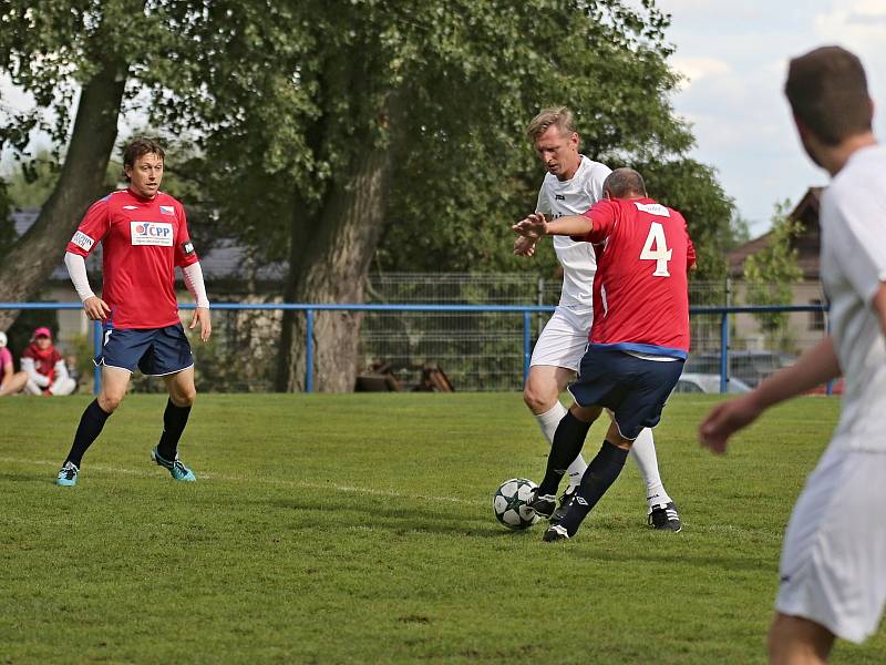 SK Braškov - Internacionálové ČR 3:2. Oslavy 90 let fotbalu na Braškově 