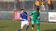 Fotbalisté SK Slaný (v modrém) přehráli doma v divizi B Tatran Rakovník 1:0 až po penaltách.