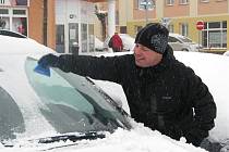 Kdo chtěl vyjet na silnice, musel si nejprve očistit auto.