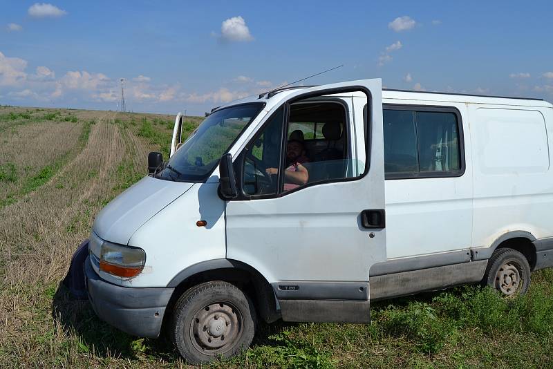 O samosběr cibule přímo z pole je velký zájem, láká cenou i kvalitou.