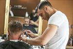 The Crown Barber Shop v Kladně na pěší zóně provozují společně majitelé Filip Najmon s Miroslavem Šůchou.